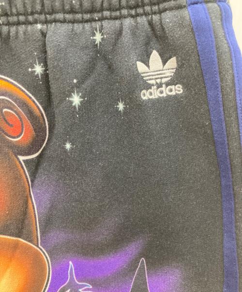 adidas（アディダス）adidas (アディダス) KERWIN FROST (カーウィン・フロスト) グラフィックショートパンツ ブラック サイズ:Ｍの古着・服飾アイテム