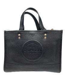 COACH（コーチ）の古着「デンプシー キャリーオール ウィズ パッチ」｜ブラック