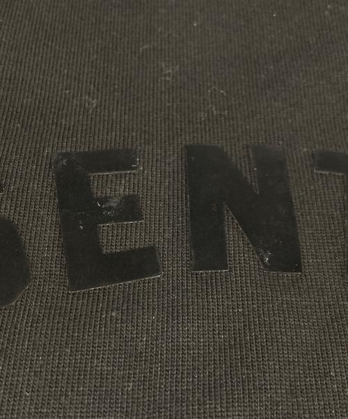 FOG ESSENTIALS（フィアオブゴッド エッセンシャル）FOG ESSENTIALS (フィアオブゴッド エッセンシャル) プリントTシャツ ブラック サイズ:Ｓの古着・服飾アイテム