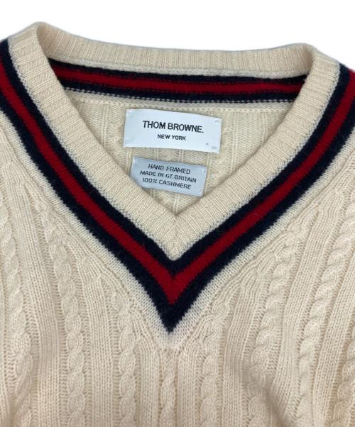 Thom Browne（トムブラウン）Thom Browne (トムブラウン) Vネックカシミヤニット アイボリー サイズ:Sの古着・服飾アイテム