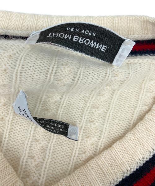 Thom Browne（トムブラウン）Thom Browne (トムブラウン) Vネックカシミヤニット アイボリー サイズ:Sの古着・服飾アイテム