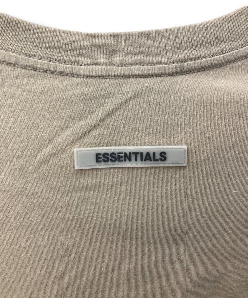 FOG ESSENTIALS（フィアオブゴッド エッセンシャル）FOG ESSENTIALS (フィアオブゴッド エッセンシャル) 半袖ロゴTシャツ ベージュ サイズ:Lの古着・服飾アイテム