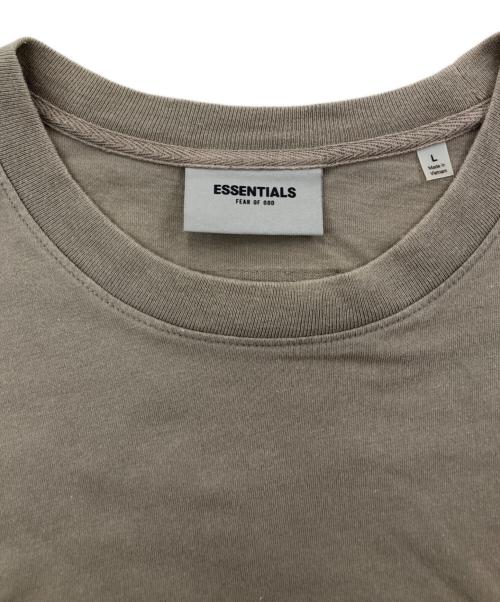 FOG ESSENTIALS（フィアオブゴッド エッセンシャル）FOG ESSENTIALS (フィアオブゴッド エッセンシャル) 半袖ロゴTシャツ ベージュ サイズ:Lの古着・服飾アイテム