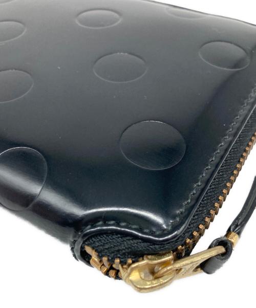 COMME des GARCONS（コムデギャルソン）COMME des GARCONS (コムデギャルソン) POLKA DOTS EMBOSSED FULL ZIP AROUND WALLET ブラックの古着・服飾アイテム