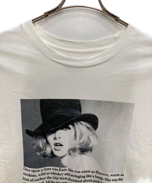 MINEDENIM（マインデニム）MINEDENIM (マインデニム) stie-lo (スティーロー) Sam Haskins カウボーイ・ケイト フォト Tシャツ ホワイト サイズ:XLの古着・服飾アイテム