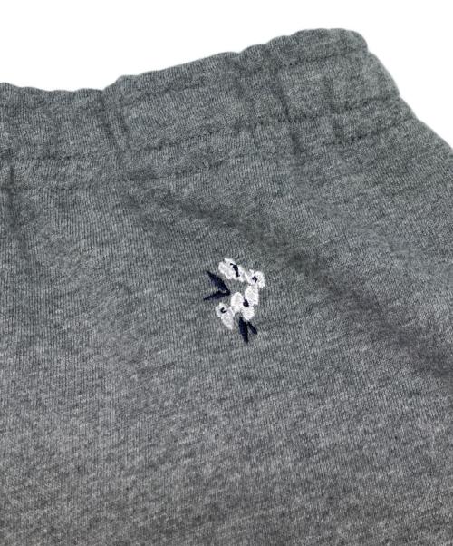 U by SPICK&SPAN（ユー バイ スピック＆スパン）U by SPICK&SPAN (ユー バイ スピック＆スパン) ルーズストレート刺繍スウェットパンツ グレー サイズ:38の古着・服飾アイテム