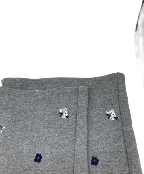 U by SPICK&SPAN（ユー バイ スピック＆スパン）U by SPICK&SPAN (ユー バイ スピック＆スパン) ルーズストレート刺繍スウェットパンツ グレー サイズ:38の古着・服飾アイテム