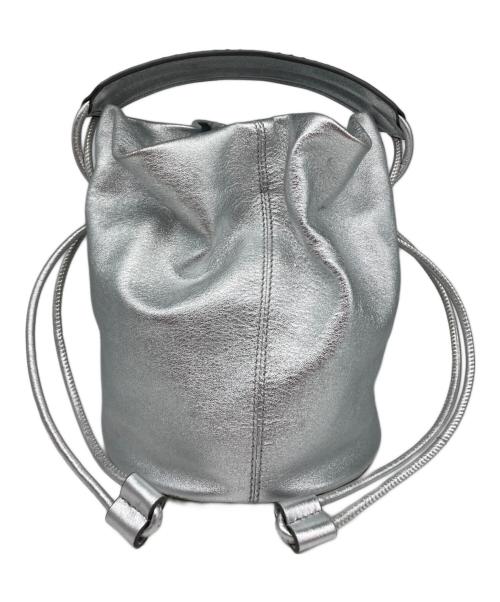 J&M DAVIDSON（ジェイ＆エム デヴィッドソン）J&M DAVIDSON (ジェイ＆エム デヴィッドソン) MINI NUBE BUCKET ハンドバッグ シルバーの古着・服飾アイテム