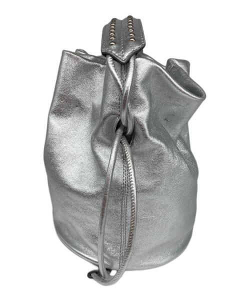 J&M DAVIDSON（ジェイ＆エム デヴィッドソン）J&M DAVIDSON (ジェイ＆エム デヴィッドソン) MINI NUBE BUCKET ハンドバッグ シルバーの古着・服飾アイテム