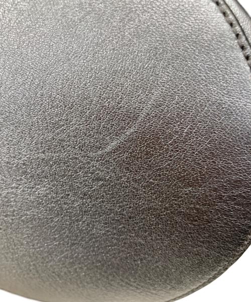 J&M DAVIDSON（ジェイ＆エム デヴィッドソン）J&M DAVIDSON (ジェイ＆エム デヴィッドソン) MINI NUBE BUCKET ハンドバッグ シルバーの古着・服飾アイテム