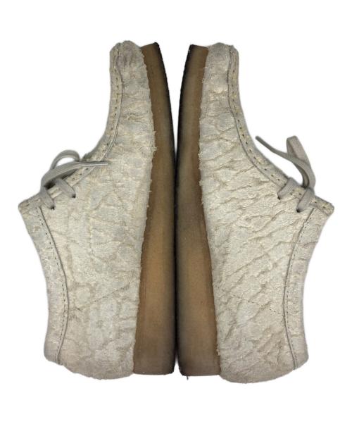 CLARKS（クラークス）CLARKS (クラークス) ワラビーシューズ ホワイト サイズ:26.0の古着・服飾アイテム