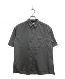 WHITE MOUNTAINEERING（ホワイトマウンテ二アニング）の古着「REGULAR COLLAR S/S SHIRT」｜グレー