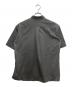 WHITE MOUNTAINEERING (ホワイトマウンテ二アニング) REGULAR COLLAR S/S SHIRT グレー：8000円