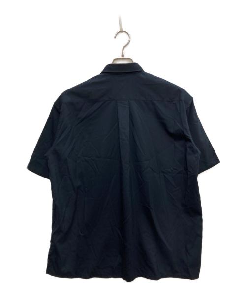 WHITE MOUNTAINEERING（ホワイトマウンテ二アニング）WHITE MOUNTAINEERING (ホワイトマウンテ二アニング) REGULAR COLLAR S/S SHIRT ネイビーの古着・服飾アイテム