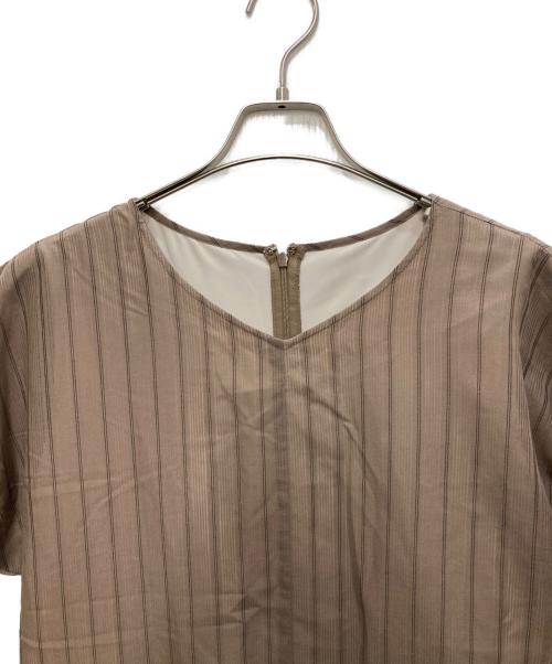 UNTITLED（アンタイトル）UNTITLED (アンタイトル) シアーストライプソフトAラインワンピース ベージュ サイズ:Ｌ 未使用品の古着・服飾アイテム