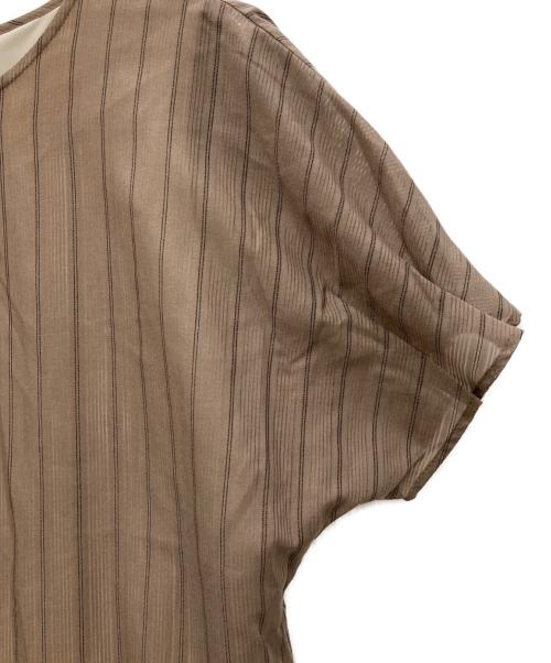 UNTITLED（アンタイトル）UNTITLED (アンタイトル) シアーストライプソフトAラインワンピース ベージュ サイズ:Ｌ 未使用品の古着・服飾アイテム