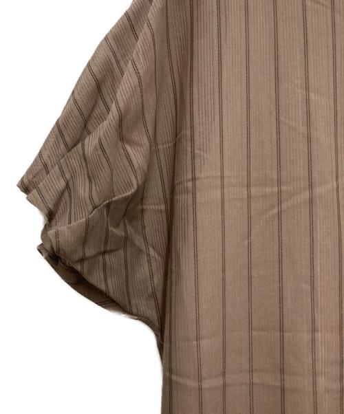 UNTITLED（アンタイトル）UNTITLED (アンタイトル) シアーストライプソフトAラインワンピース ベージュ サイズ:Ｌ 未使用品の古着・服飾アイテム