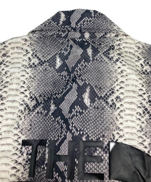 THE NORTH FACE（ザ ノース フェイス）THE NORTH FACE (ザ ノース フェイス) SUPREME (シュプリーム) Snakeskin Taped Seam Coaches Jacket ホワイト×ブラック サイズ:Sの古着・服飾アイテム
