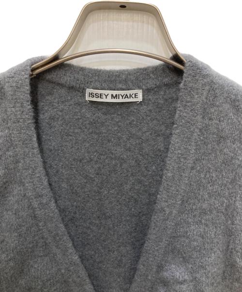 ISSEY MIYAKE（イッセイミヤケ）ISSEY MIYAKE (イッセイミヤケ) 立体ニットカーディガン グレー サイズ:SIZE 2の古着・服飾アイテム