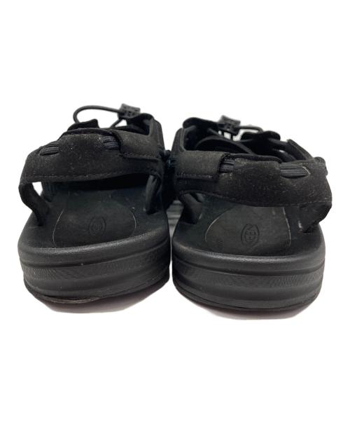 KEEN（キーン）KEEN (キーン) UNEEK MONOCHROME サンダル ブラック サイズ:28の古着・服飾アイテム