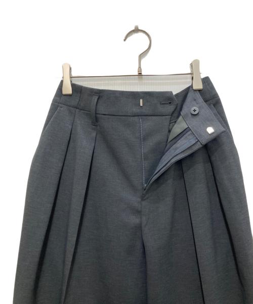 BEAUTY&YOUTH UNITED ARROWS（ビューティーアンドユースユナイテッドアローズ）BEAUTY&YOUTH UNITED ARROWS (ビューティーアンドユースユナイテッドアローズ) 2タックテーパードパンツ 吸水速乾 防シワ UV グレー サイズ:Sの古着・服飾アイテム