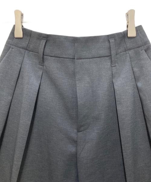 BEAUTY&YOUTH UNITED ARROWS（ビューティーアンドユースユナイテッドアローズ）BEAUTY&YOUTH UNITED ARROWS (ビューティーアンドユースユナイテッドアローズ) 2タックテーパードパンツ 吸水速乾 防シワ UV グレー サイズ:Sの古着・服飾アイテム