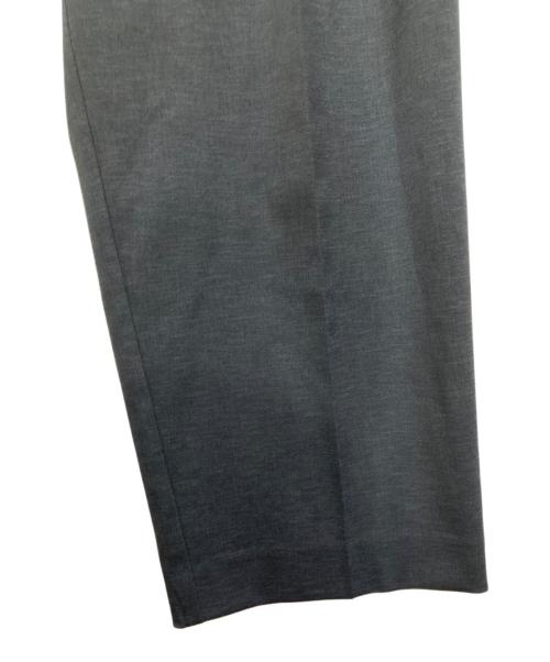 BEAUTY&YOUTH UNITED ARROWS（ビューティーアンドユースユナイテッドアローズ）BEAUTY&YOUTH UNITED ARROWS (ビューティーアンドユースユナイテッドアローズ) 2タックテーパードパンツ 吸水速乾 防シワ UV グレー サイズ:Sの古着・服飾アイテム