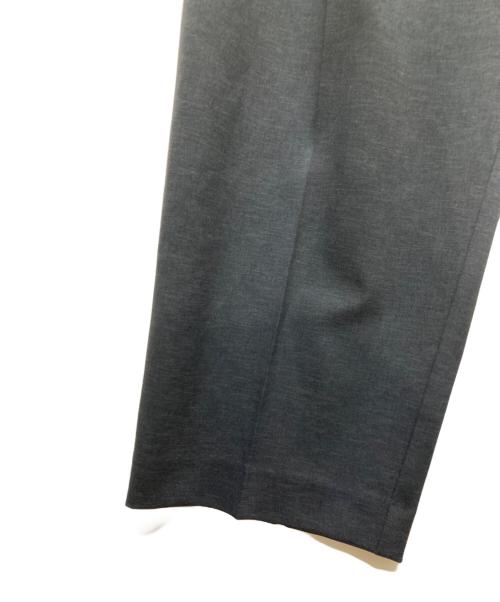 BEAUTY&YOUTH UNITED ARROWS（ビューティーアンドユースユナイテッドアローズ）BEAUTY&YOUTH UNITED ARROWS (ビューティーアンドユースユナイテッドアローズ) 2タックテーパードパンツ 吸水速乾 防シワ UV グレー サイズ:Sの古着・服飾アイテム