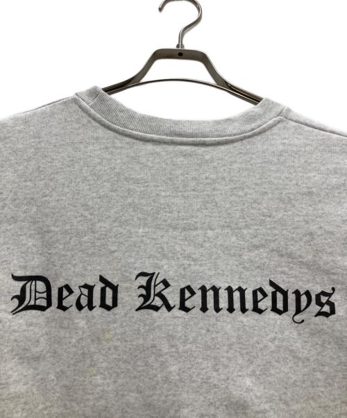 DEAD KENNEDYS（デッド・ケネディーズ）DEAD KENNEDYS (デッド・ケネディーズ) クルーネックスウェット グレー サイズ:ＸＬの古着・服飾アイテム