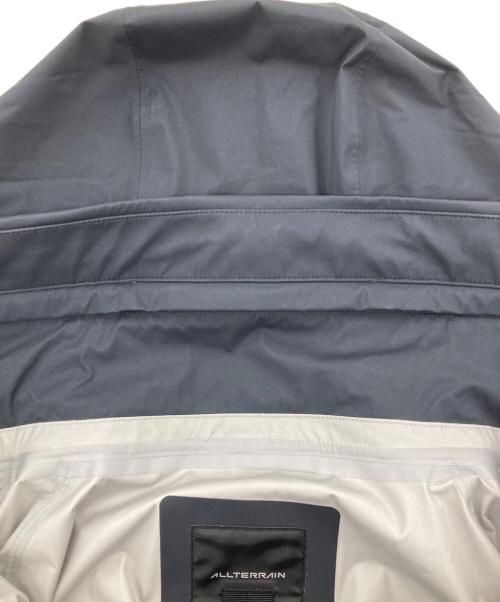 DESCENTE ALLTERRAIN（デザイント オルテライン）DESCENTE ALLTERRAIN (デザイント オルテライン) HARD SHELL JACKET CREAS グレー サイズ:Mの古着・服飾アイテム