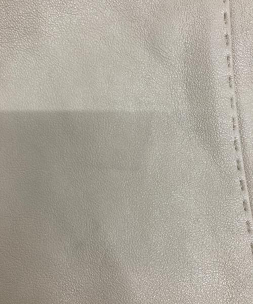UNTITLED（アンタイトル）UNTITLED (アンタイトル) フェイクレザースカート ベージュ サイズ:3の古着・服飾アイテム