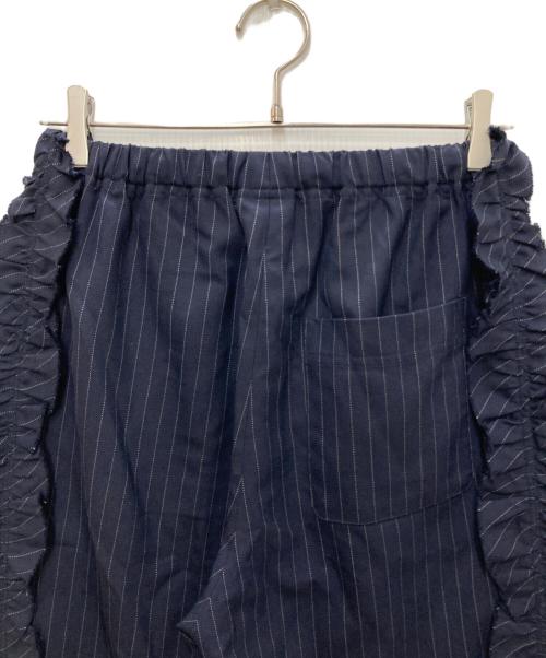 rhodo lirion（ロドリリオン）rhodo lirion (ロドリリオン) Frill Side Stripe Pant ネイビーの古着・服飾アイテム