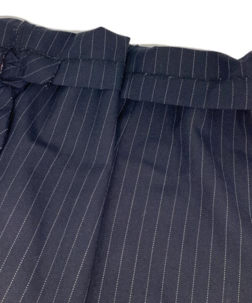 rhodo lirion（ロドリリオン）rhodo lirion (ロドリリオン) Frill Side Stripe Pant ネイビーの古着・服飾アイテム