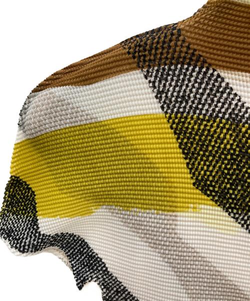 me ISSEY MIYAKE（ミーイッセイ ミヤケ）me ISSEY MIYAKE (ミーイッセイ ミヤケ) 幾何学柄プリーツカットソー ホワイト×イエロー サイズ:FREEの古着・服飾アイテム
