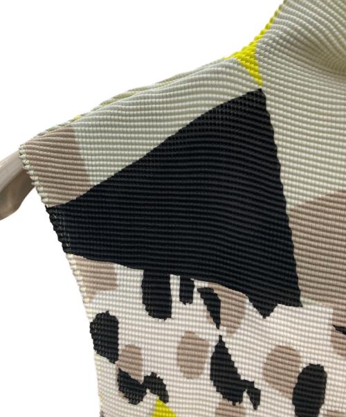 me ISSEY MIYAKE（ミーイッセイ ミヤケ）me ISSEY MIYAKE (ミーイッセイ ミヤケ) プリーツカットソー イエロー×ブラック サイズ:FREEの古着・服飾アイテム