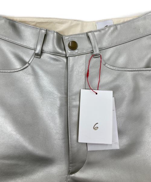 6(ROKU) BEAUTY&YOUTH（ロク ビューティーアンドユース）6(ROKU) BEAUTY&YOUTH (ロク ビューティーアンドユース) SILVER COLOR FAKE LEATHER PANTS シルバー サイズ:36 未使用品の古着・服飾アイテム