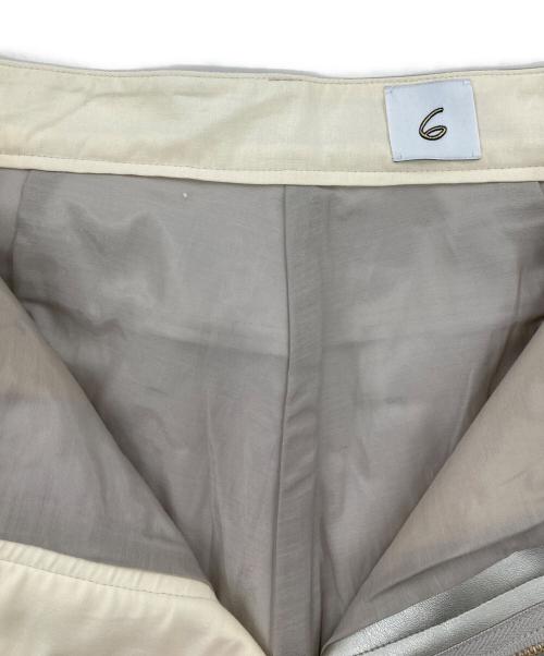 6(ROKU) BEAUTY&YOUTH（ロク ビューティーアンドユース）6(ROKU) BEAUTY&YOUTH (ロク ビューティーアンドユース) SILVER COLOR FAKE LEATHER PANTS シルバー サイズ:36 未使用品の古着・服飾アイテム