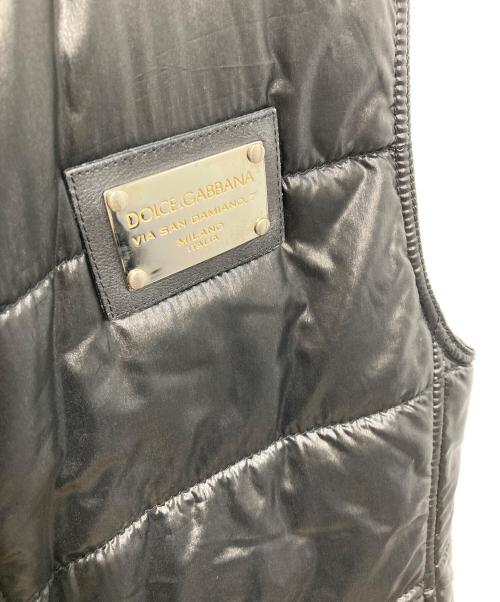 DOLCE & GABBANA（ドルチェ＆ガッバーナ）DOLCE & GABBANA (ドルチェ＆ガッバーナ) エナメル中綿フードベスト ブラック サイズ:SIZE 44の古着・服飾アイテム