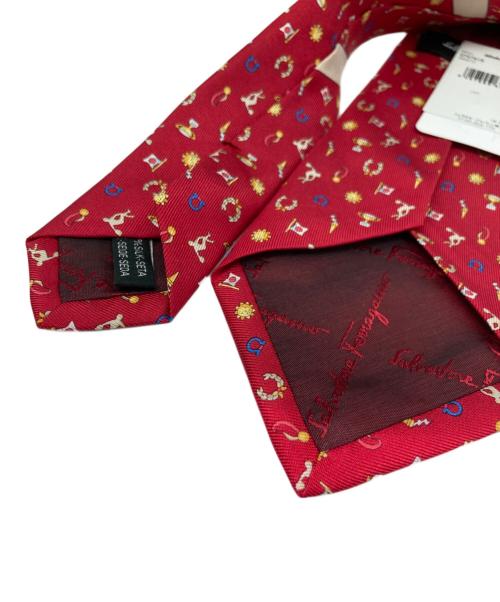 Salvatore Ferragamo（サルヴァトーレ フェラガモ）Salvatore Ferragamo (サルヴァトーレ フェラガモ) シルク100％総柄ネクタイ レッド サイズ:- 未使用品の古着・服飾アイテム