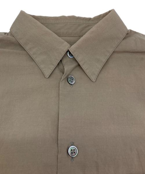 HOMME PLISSE ISSEY MIYAKE（オム プリッセ イッセイ ミヤケ）HOMME PLISSE ISSEY MIYAKE (オム プリッセ イッセイ ミヤケ) STREAMLINE SHIRT ベージュ サイズ:2の古着・服飾アイテム