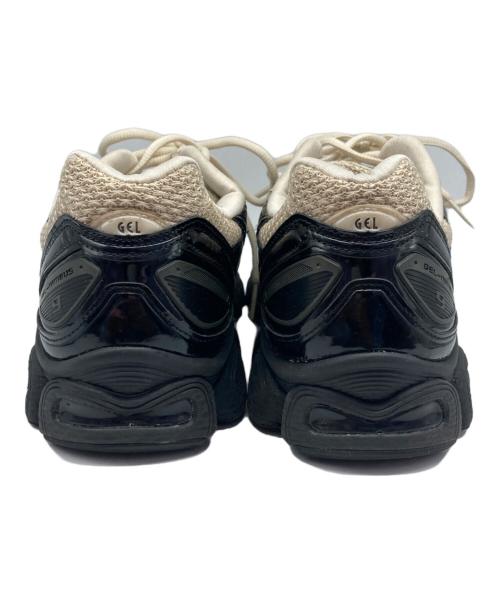 asics（アシックス）asics (アシックス) GEL-NIMBUS 9 スニーカー ブラック×アイボリー サイズ:27の古着・服飾アイテム
