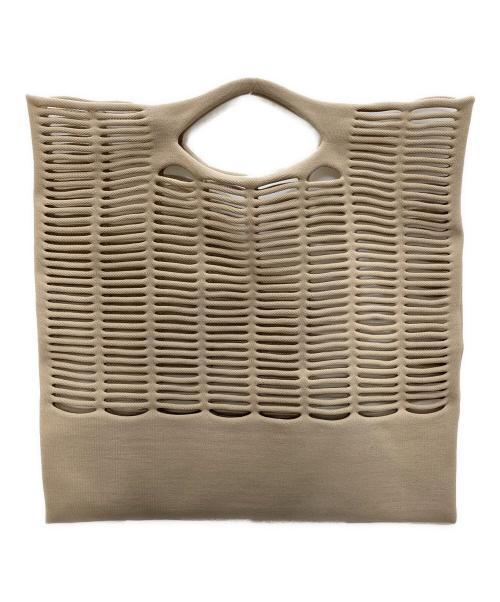 ISSEY MIYAKE（イッセイミヤケ）ISSEY MIYAKE (イッセイミヤケ) MOKKO ハンドバッグ ベージュの古着・服飾アイテム