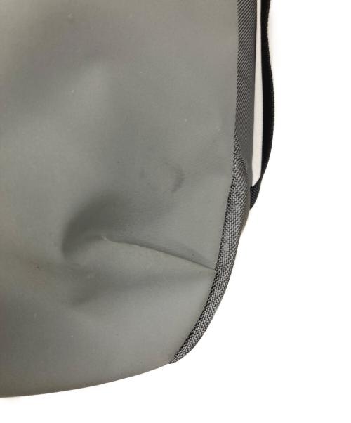 ARC'TERYX（アークテリクス）ARC'TERYX (アークテリクス) BEAMS (ビームス) ARRO 8 SHOULDER BAG グレーの古着・服飾アイテム