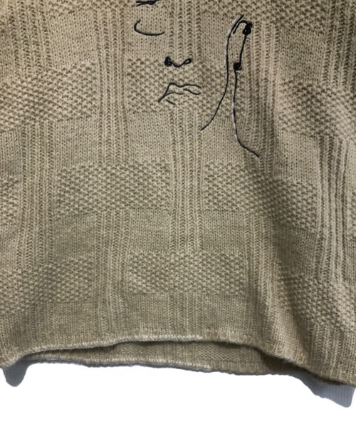 ANDERSSON BELL（アンダーソンベル）ANDERSSON BELL (アンダースンベル) EMBLEM SWEATER ベージュ サイズ:Mの古着・服飾アイテム