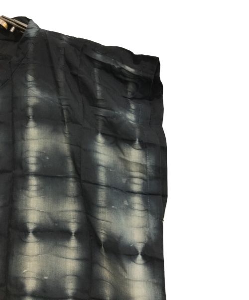 ISSEY MIYAKE（イッセイミヤケ）ISSEY MIYAKE (イッセイミヤケ) 立体加工スクエアトップス ブラック×グリーン サイズ:2の古着・服飾アイテム