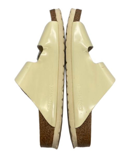 BIRKENSTOCK（ビルケンシュトック）BIRKENSTOCK (ビルケンシュトック) ARIZONA BIG BUCKLE アイボリー サイズ:24の古着・服飾アイテム