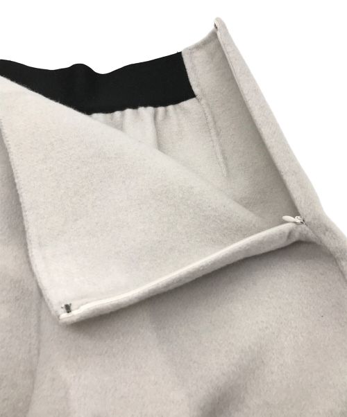 ADORE（アドーア）ADORE (アドーア) クロスパネルリバーパンツ ライトグレー サイズ:36の古着・服飾アイテム