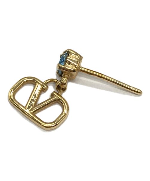 VALENTINO GARAVANI（ヴァレンティノ・ガラヴァーニ）VALENTINO GARAVANI (ヴァレンティノ・ガラヴァーニ) VロゴシグネチャーメタルXスワロフスキークリスタルピアス ゴールド×ブルー サイズ:ーの古着・服飾アイテム