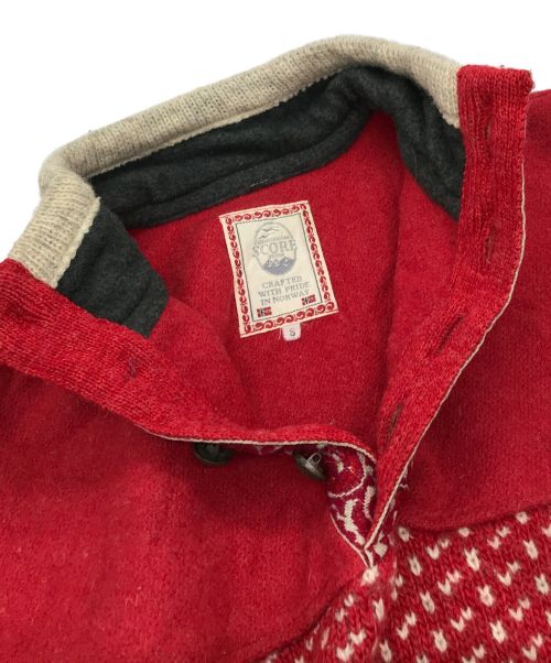 SCANDINAVIAN SCORE DESIGN（スカンジナビアンスコアデザイン）SCANDINAVIAN SCORE DESIGN (スカンジナビアンスコアデザイン) ハーフボタンセーター レッド サイズ:Sの古着・服飾アイテム