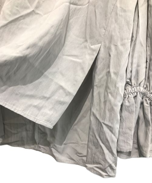 BEARDSLEY（ビアズリー）BEARDSLEY (ビアズリー) ギャザーカフスシャツ グレー サイズ:Fの古着・服飾アイテム